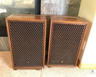 Vintage Sansui Speakers
Pair of Sansui speakers, Untested but in good condition. Ornate wood design. Wood in good condition. 28"H x 16"W x 11"D