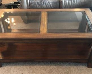 Coffee and End Tables
Glass top Mission style tables. Coffee Table - 20"Hx52"Wx28"D , End Table - 25"Hx28"Wx25"D. Some scuffs and marks.