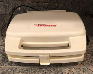 Snackster Sandwich Maker
Used condition. Works!