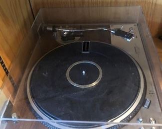 Pioneer Record Player, Speakers and Stereo System
Vintage record player (works) with two (2) speakers and an Audio/Video multi-channel receiver - Model VSX-821, also powers on. Speaker Measurements: 28"Hx17"Wx12"D