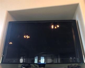 Samsung 46" Flat Screen TV and Stand
TV Powers on, comes with remote. Stand measures: 21"Hx40"Wx22"D. CONTENTS NOT INCLUDED.