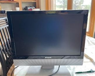 Polaroid 18" Monitor
Older flat screen monitor, in great condition with HDMI port and cable. Model TLA-01911C. Powers on.
