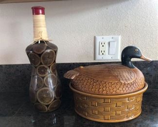 eramic Duck Dish and Decorative Lemon Bottle
Bottle is old. Duck is in great condition, but needs a good cleaning.
