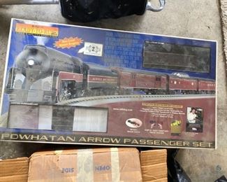 Powhatan Arrow Passenger Die-Cast Train Set
Powhatan Arrow Passenger die-cast train set with ready-to-run metal engine. Also includes one (1) Multi-Control Trainmaster transformer