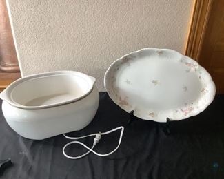 Corningware Slow Cooker
One (1) Corningware 6-qt slow cooker and a Warweix serving platter. Platter has some wear on the gold coloring and small knicks/cracks