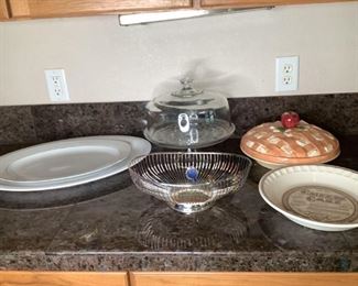 Party Glassware
One (1) China serving platter, has one large chip. One (1) plastic serving platter. One (1) cake plate. One (1) pie plate, has a few small chips on lid, see photos. One (1) Royal China Jeannette Cheesecake Pan. One (1) Leonard Silver Plate wire basket.