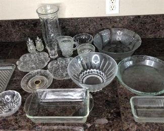 Assorted Glassware
Assorted glassware including Pyrex pie dish and more. No noticeable damage, some pieces may need cleaning