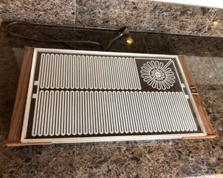 Vintage Salton Hot Plate
Tested - works. Measures 24"x13". Model H940