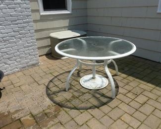 Outdoor table with 4 chairs