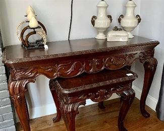 Beautiful Trafalgar Square Sofa & Side Tables