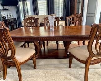 Fantastic dining table with 8 chairs