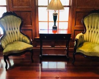 Kindel mahogany lyre harp side/end table and 2 antique chairs