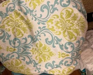 Lightweight comforter for summer