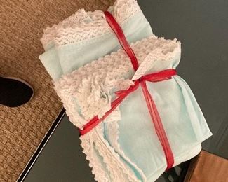 Spring/ summer tablecloth with matching napkins