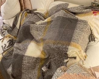 Nice plaid throw in gray/ yellow / cream