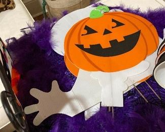 It’s Halloween with yard stakes/ purple witch’s hat/ yard flag /and 5 jack-o-lantern chandelier shades