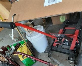 Lawnmower lift