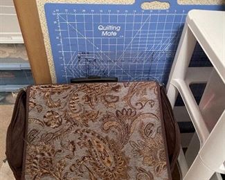 Sewing machine rolling carry case/ suitcase 