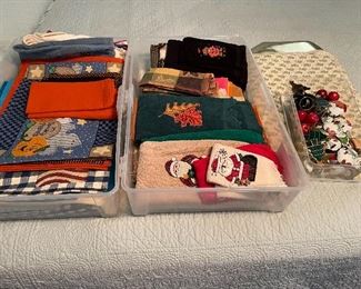 Tablecloths, napkins and placemats (large selection) 