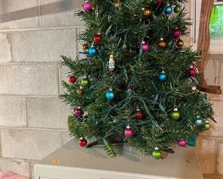 table top xmas tree (with decor)