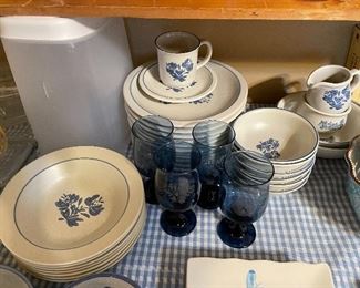 Pflatzgraff dinnerware set 