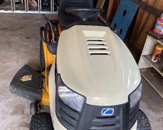 Cub Cadet LTX 1042 Riding mower 
