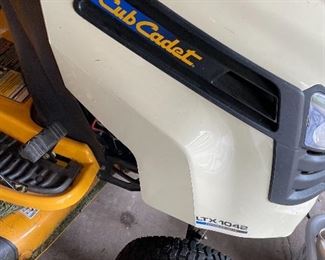 Cub Cadet LTX 1042 Riding mower 