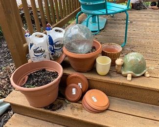 garden decor and planters 
