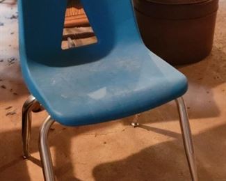 Vintage MCM plastic chair 