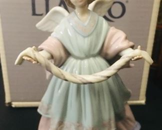 Lladro 6125 Peaceful Offering