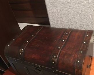 Decorative trunk