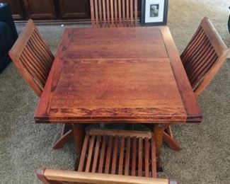 Vintage Table with two folding leaves / (4) wooden folding chairs