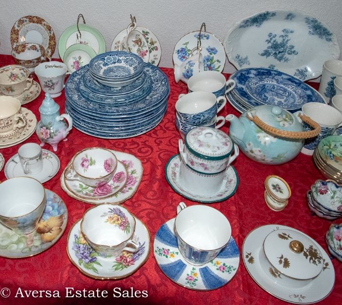 TABLES of Vintage CERAMICS - Teacup Sets