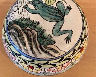 Enamel frog trinket box