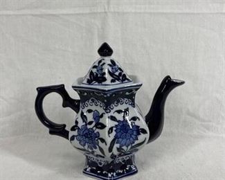Blue and white Chinese print teapot