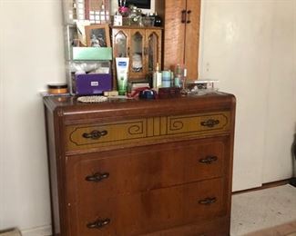 Deco chest of drawers 