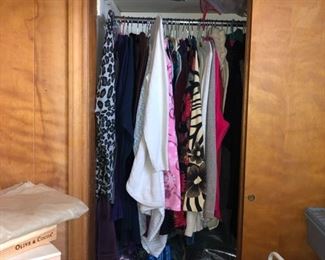 Lots of women's clothes 