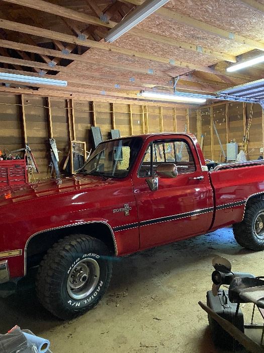 1985 Chevrolet Silverado K10 4x4
We will be taking bids on this beauty!