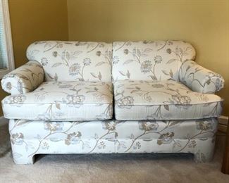 American of Martinsville Handcrafted Love Seat: 29Hx56Wx33D
