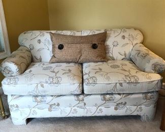 American of Martinsville Handcrafted Love Seat: 29Hx56Wx33D