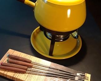 1980s fondue pot and forks. Like new. Yellow fondue plates and white fondue plates from the era.