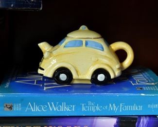 small porcelain automobile tea pot
