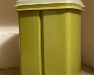 1970s era vintage Tupperware pickle keeper