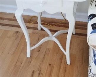 Accent table