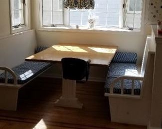 Great bay window; faux-Tiffany lamp. 