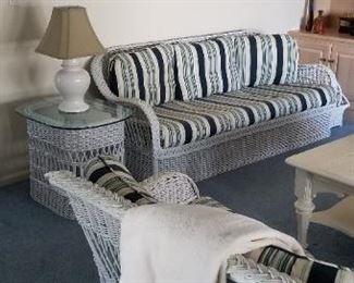 Wicker sofa, loveseat & end table