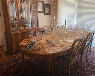 Lenoir/Broyhill 3-Leaf Dining Table w/4 Chairs (Can Seat 8) - 29"H x 102"W x 43"D - $175  