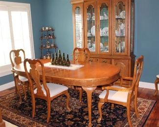 Dining room set , 4 straight chairs and 2 captain chairs