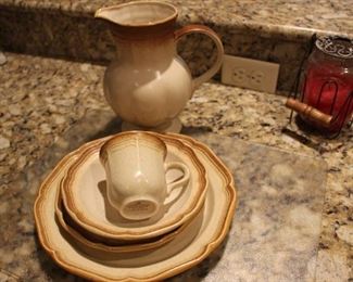 Another set of everyday use dishes