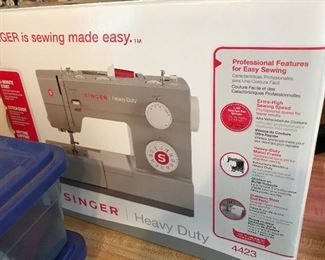 Singer 4423 in box